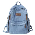 Hellblauer Denim-Rucksack mit braunen Lederanhängern und Multi-Taschen-Design - Hellblau