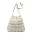 Gewatteerde cloud bucket bag in crèmewit nylon met trekkoord en trendy pof-structuur - Wit
