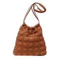 Karamelbruine gewatteerde bucket bag met zachte textuur en handig trekkoord - Bruin