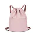 Sac à dos à cordon en nylon rose léger pour le sport avec grande capacité et poche zippée avant - Rose