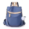 Drei-Wege-Rucksack für Damen in Blau und Beige mit weißem Plüsch-Schlüsselanhänger - Blau