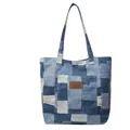 Große Shopper-Tasche aus blauem Denim-Patchwork mit braunem Leder-Markenlogo-Etikett - Hellblau