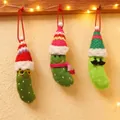 Set de tres adornos navideños de pepinillo hechos a mano con mini gorros festivos - Juego de colores mezclados / Juego de 3