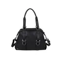 Bolso tote clásico de cuero negro con textura de lichi y correa sobre fondo blanco - Negro