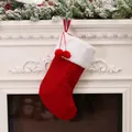 Calza di Natale in maglia rossa con bordo in peluche bianco e piccoli pompon - Rosso