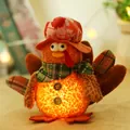 Plüsch-Truthahn-Laterne mit Ahornblatt-Hut und warmem LED-Licht für Thanksgiving - Modell A Ahornblatt-Hut (W-QT73)