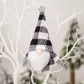 Gnome de Noël avec bonnet à carreaux noirs et blancs et détail d'étoile grise - Style Nain Chapeau Carreaux Noir et Blanc