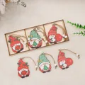 Set van 6 feestelijke kerstkabouters houten hangers met patronen en geschenkdoos - Sneeuwpop Krans Stijl