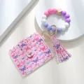 Dettaglio porta carte in pelle PU con stampa farfalle e bracciale in perle di silicone - Stile Farfalla Rosa