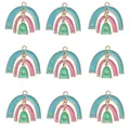 Regenboogvormige emaille bedeltjes in pastelkleuren met gouden metalen randen - Regenboogstijl