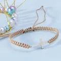 Braccialetto a croce intrecciato beige con cordino macramè regolabile e ciondolo argento - Marrone