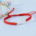 Bracciale in corda rossa intrecciata a mano con croce d'argento e cordino regolabile - Rosso