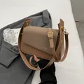 Sac bandoulière rétro kaki bicolore avec rabat texturé et corps en cuir lisse - Kaki