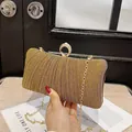 Pochette de soirée dorée pailletée avec fermoir anneau en strass et bandoulière - Or