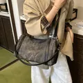 Borsa a tracolla in tela grigio scuro con texture vintage e doppi spallacci neri - Nero