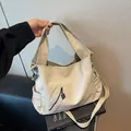 Bolso tote grande de cuero PU beige con correa ancha y diseño funcional de varios bolsillos - Blanco Roto