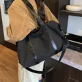 Bolso tote vintage grande de lona negra con correas de cuero y cremallera plateada - Negro