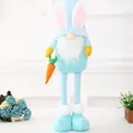 Gnome de Pâques bleu clair en peluche avec oreilles de lapin et décor carotte - Poupée de Carotte Lapin Debout Bleue