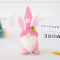 Gnomo pasquale rosa in peluche con orecchie da coniglio e carote sul cappello - Coniglio Senza Volto Rosa (L-FH06)