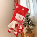 Gebreide kerstsok met 3D-sneeuwpop en hartje voor het opbergen van snoepgoed - Sneeuwpop / Rood