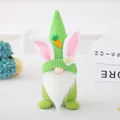 Gnomo pasquale verde con orecchie di coniglio bianche e carota sul cappello - Coniglio Senza Volto Verde (L-FH07)