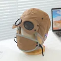 Detailansicht der Khaki Fliegermütze mit Brille und Maske für den Wintersport - 3-8 Jahre / Khaki