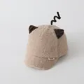 Vista detallada de la gorra de béisbol para bebé en felpa suave con orejas de leopardo - 48-52cm / Caqui