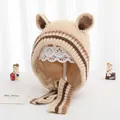 Dettaglio del cappello in maglia per neonati con orecchie da orso e fodera morbida invernale - Bambini 2-6 Anni / Cachi