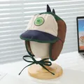 Detailaufnahme der Wintermütze für Kinder mit bunten Einsätzen und Ohrenschutzklappen - 3-8 Jahre / Marinegrün Patchwork