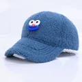 Detailansicht des weichen Marine-Fleece-Materials und des 3D-Gesichts auf der Kinderkappe - Kinder 3-8 Jahre / Blau