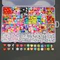 Σετ DIY 24 θέσεων με πολύχρωμες χάντρες πηλού, γράμματα και κρεμαστά σχέδια φρούτων - Σετ Χάντρες Χύμα / Σετ 24 θέσεων / Πολύχρωμο
