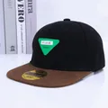Gorra de béisbol bicolor negra y marrón para niños con parche triangular - Estilo 2 Etiqueta Verde Negro