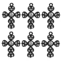 Detalle de seis colgantes de cruz con diamantes de imitación sobre base de metal negro - Dije de Cruz Strass Transparente Base Negra