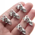 Cinco dijes de corazón anatómico en plata antigua para joyería artesanal DIY - Dije de Órgano de Corazón Plateado
