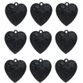 Detalle de nueve colgantes de corazón negros con relieve floral vintage para joyas - Dije de Corazón Patrón Negro Base Negra