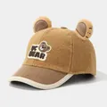 Detalle de gorra infantil de invierno con orejas de oso y parche de goma suave de VC BEAR - Ajuste Elástico Para Niños Pequeños / Café Claro