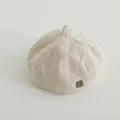 Cremeweiße Cord-Baskenmütze für Kinder mit kleinem Metall-Label und C-Buchstabe - C Logo Stil / Beige