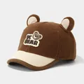 Primer plano de gorra infantil de felpa marrón con orejas de oso y parche VC BEAR - Ajuste Elástico Para Niños Pequeños / Café Oscuro
