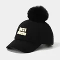 Détail du bonnet d'hiver noir avec pompon en fourrure et broderie 3D BITI MUSIC - 3-6 Ans / Noir