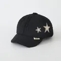 Dettaglio del cappellino da baseball nero in pile per neonati con stelle bianche - 48-52cm / Nero