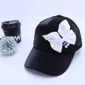Detalle de gorra de malla de terciopelo con lazo de perlas y colgante de cereza - Niños 2-6 Años 50-52cm / Negro