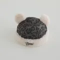 Plüsch-Baby-Wintermütze mit Leopardenmuster, zwei Pompons und gesticktem Buchstaben-Patch - Buchstaben-Aufnäher / Dunkelgrau Buchstabe