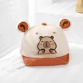 Detailansicht der Baby-Sonnenkappe mit Capybara-Aufnäher und atmungsaktivem Mesh-Gewebe - 46-48 cm / Orange Khaki