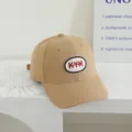 Khaki Kinder Baseballkappe mit KYM-Stickerei und klassisch geschwungenem Schirm - Universalmodell für Kinder / Khaki