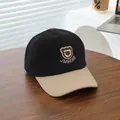 Détail de la texture en velours côtelé sur casquette enfant noire et beige avec broderie - 50-54cm(3-8 ans) / Noir