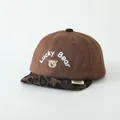 Détail de casquette bébé avec broderie Lucky Bear et visière souple motif léopard - Taille Bébé / Café