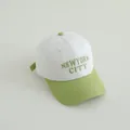 Detail van het hoogwaardige NEW YORK CITY borduursel op de wit-groene baseballpet - Kinderen 3-8 Jaar (50-54CM) / Fluorescerend Groen
