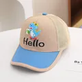 Kinder Mesh Baseball Kappe in Khaki und Blau mit Dinosaurier-Aufnäher und Hello Stickerei - Kindergröße / Khaki