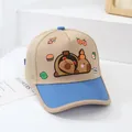 Dettaglio del cappellino a rete per bambini kaki e blu con simpatiche toppe a cartone - 50-52CM / Cachi
