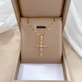 Collana a croce in oro con zirconi rosa taglio marquise in una scatola da regalo - Catena in Acciaio Inossidabile + Ciondolo in Rame + Zirconia Rosa / Rosa